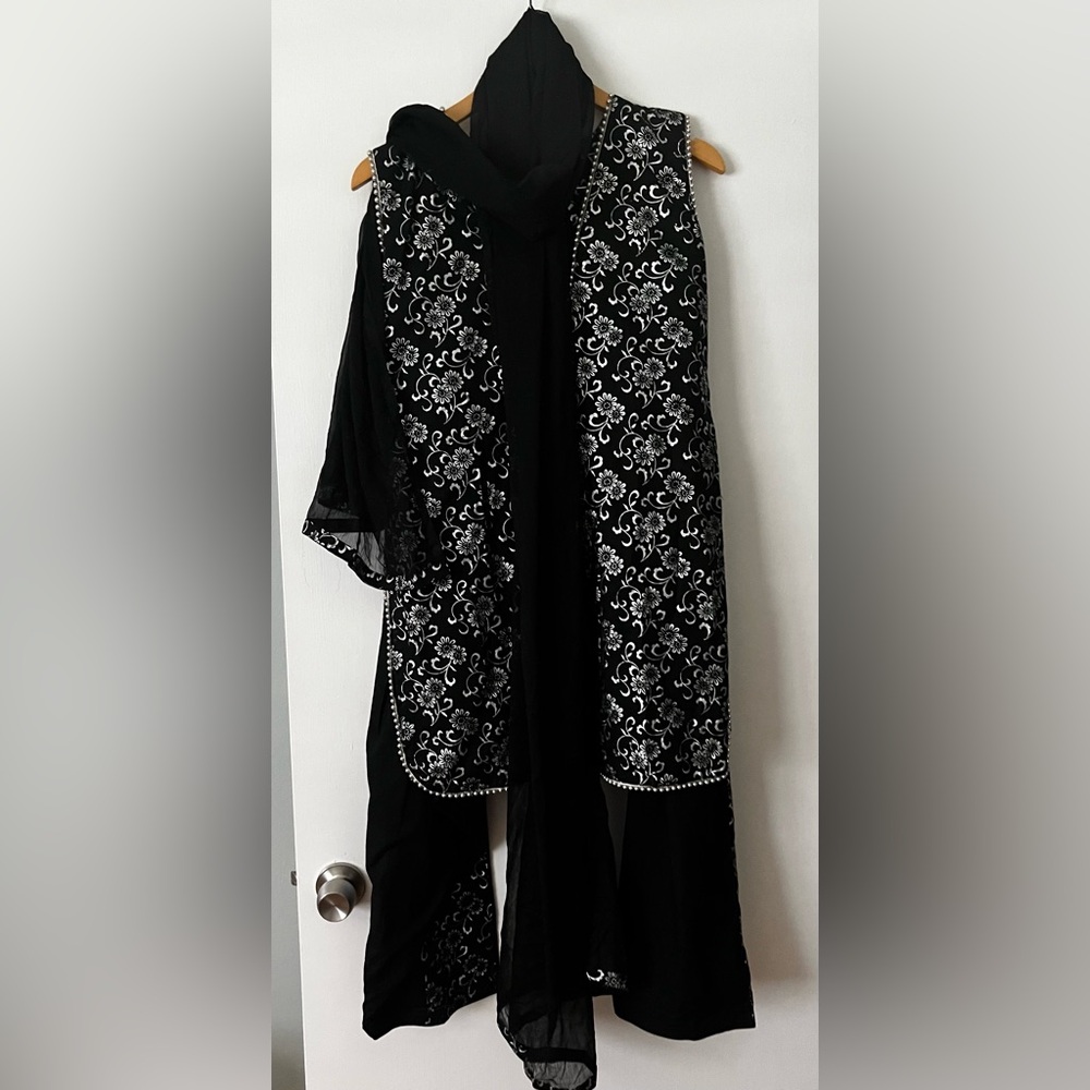 Metallic Silver on Black Thobe Set includes Scarf, Pants, and Tunic